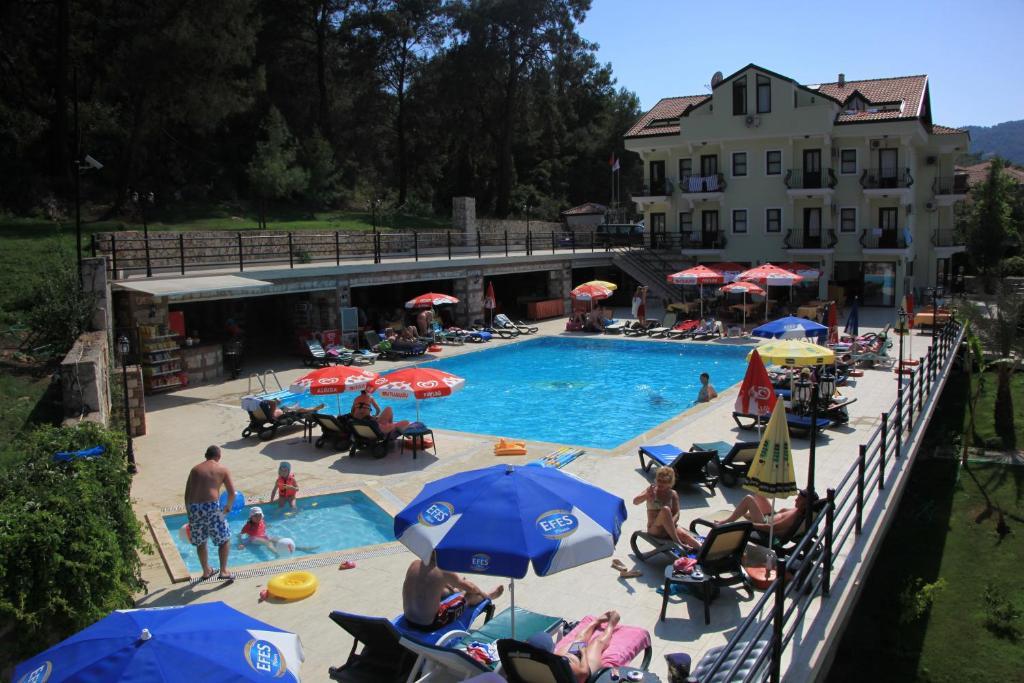 אולודניץ Grove Hotel מראה חיצוני תמונה