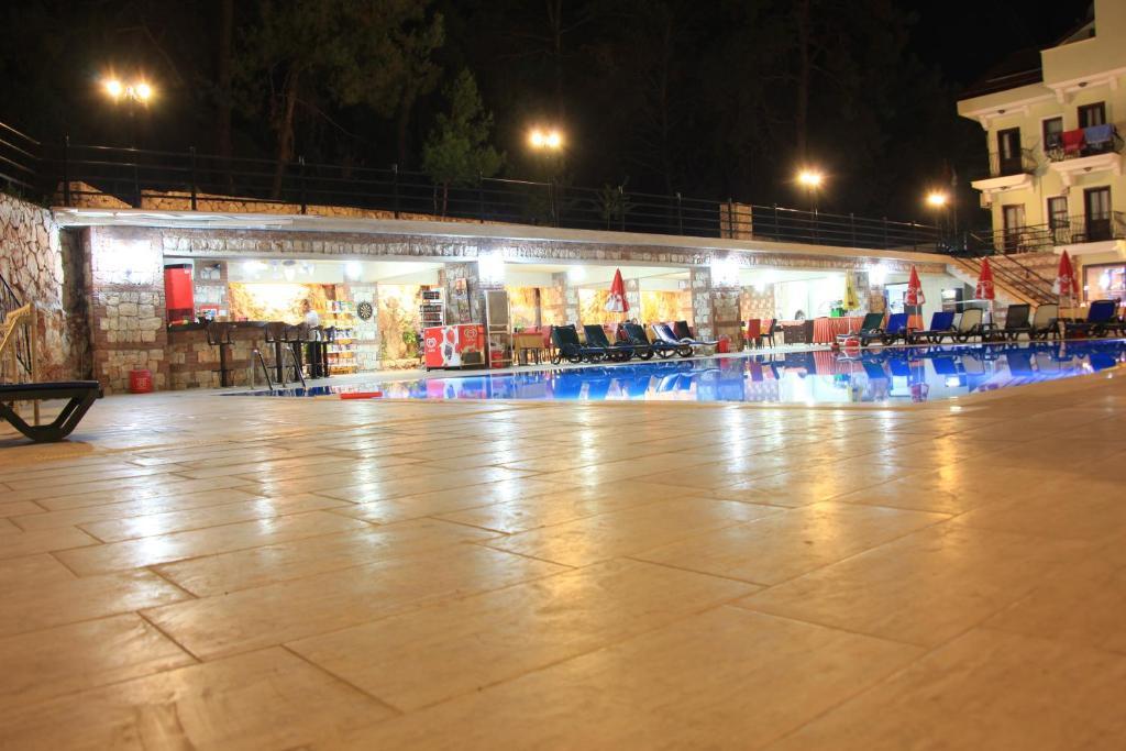 אולודניץ Grove Hotel מראה חיצוני תמונה
