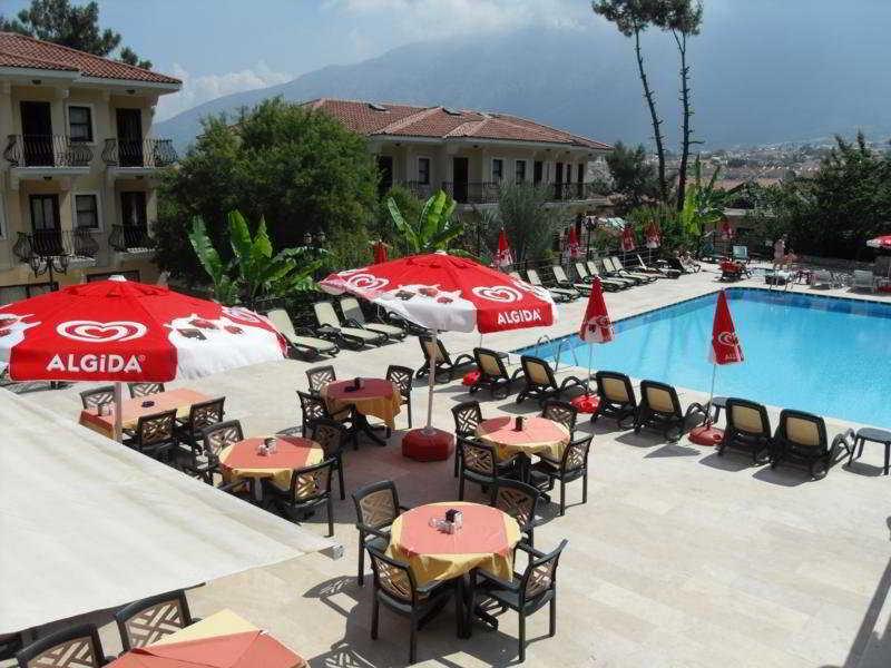 אולודניץ Grove Hotel מראה חיצוני תמונה