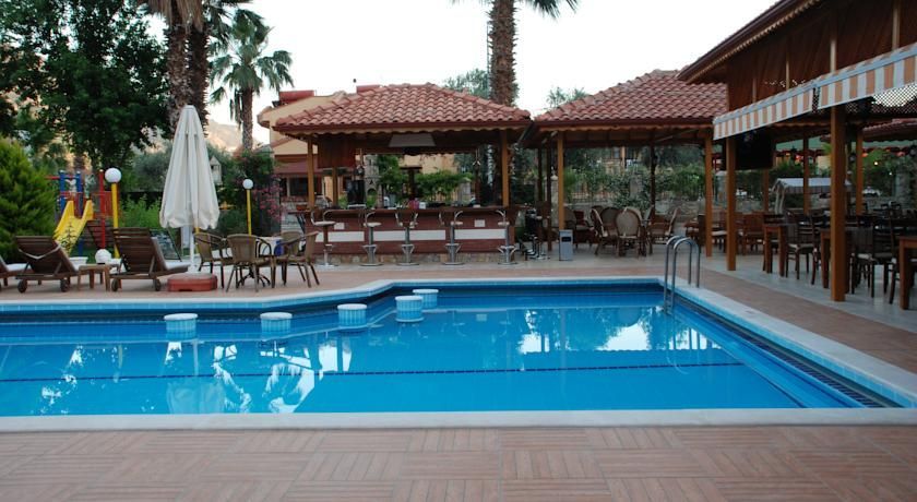 אולודניץ Grove Hotel מראה חיצוני תמונה