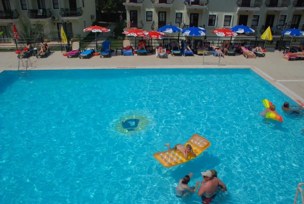 אולודניץ Grove Hotel מראה חיצוני תמונה