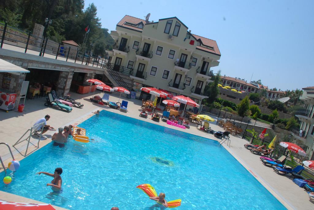 אולודניץ Grove Hotel מראה חיצוני תמונה